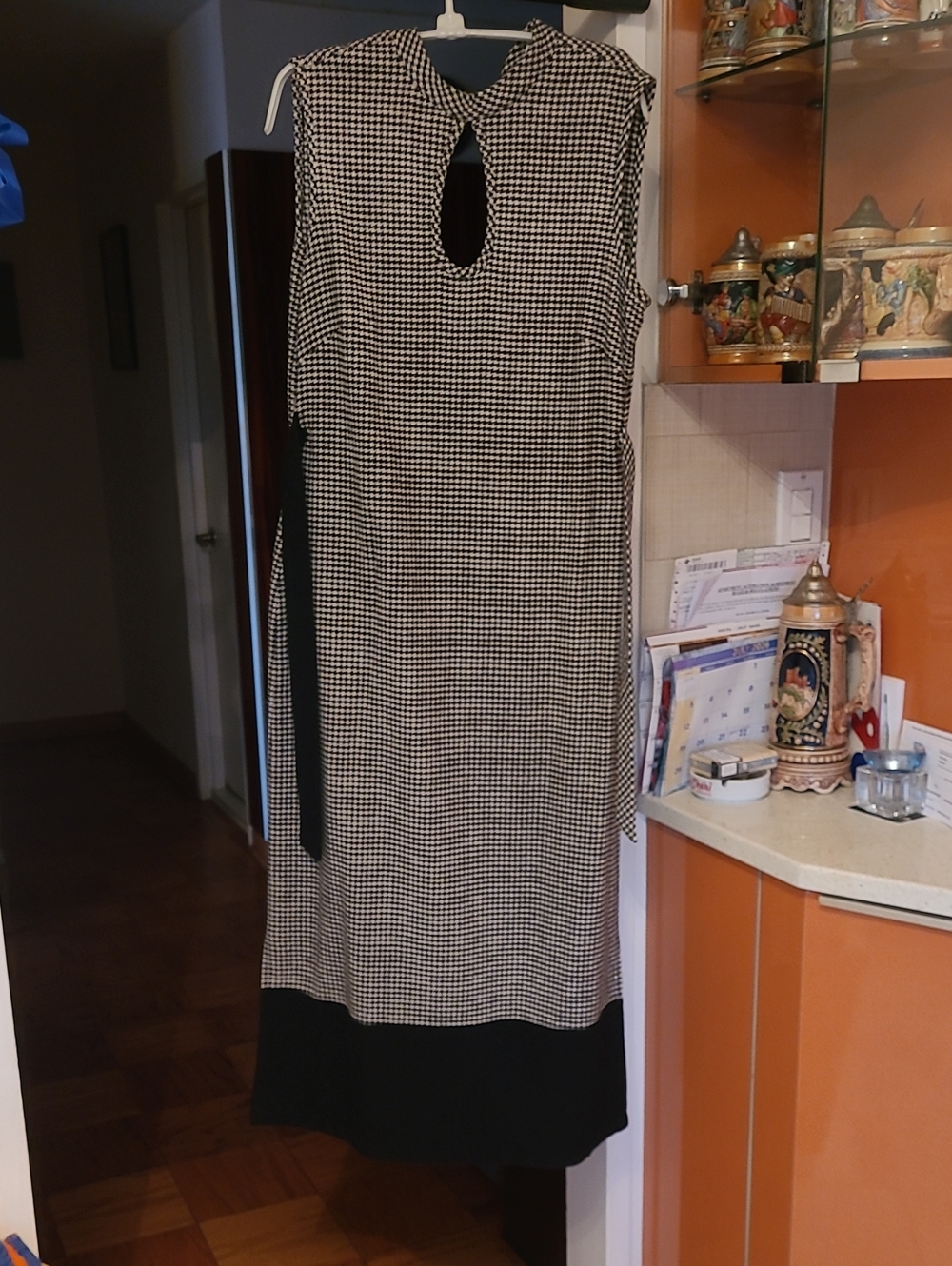 Italy,Moschino Black & White Houndstooth Maxi Dress with Keyhole.Amazing Fasion